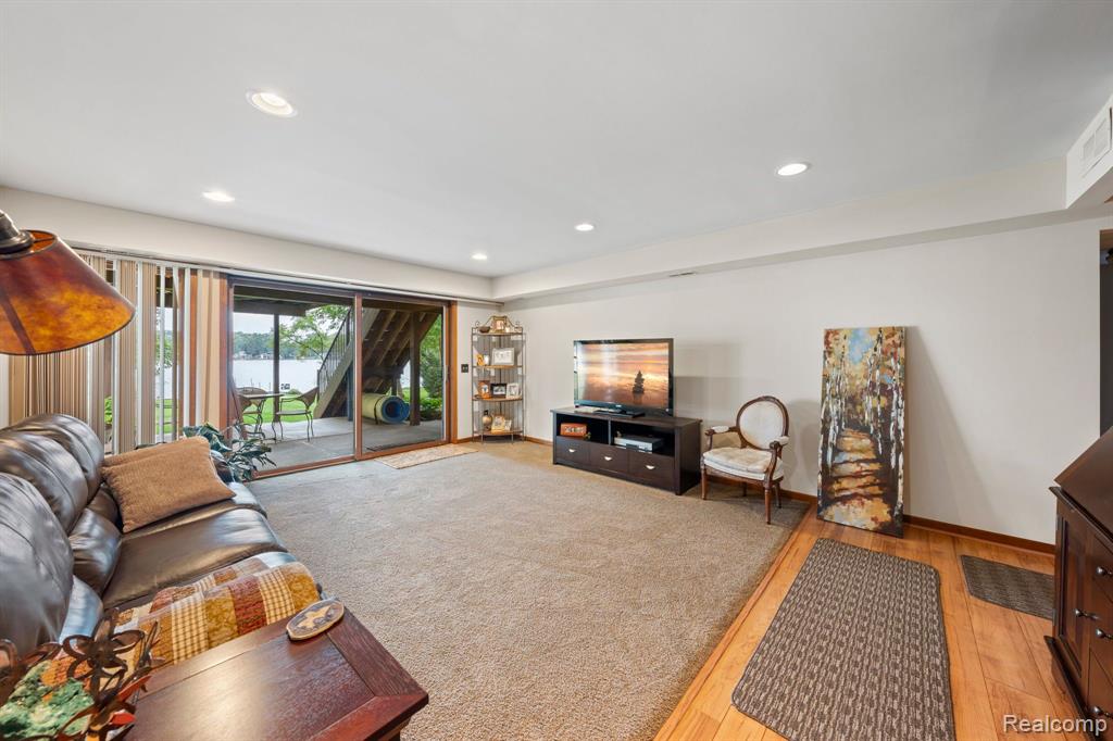 966 WOLVERINE Drive, Wolverine Lake, MI 48390 — Photo 12