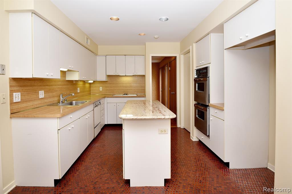 5132 WOODLANDS Lane, Bloomfield Hills, MI 48302 — Photo 10