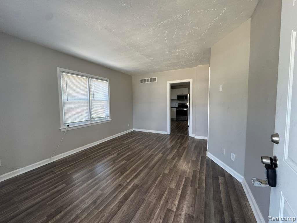 8734 Chalmers Avenue, Warren, MI 48089 — Photo 9