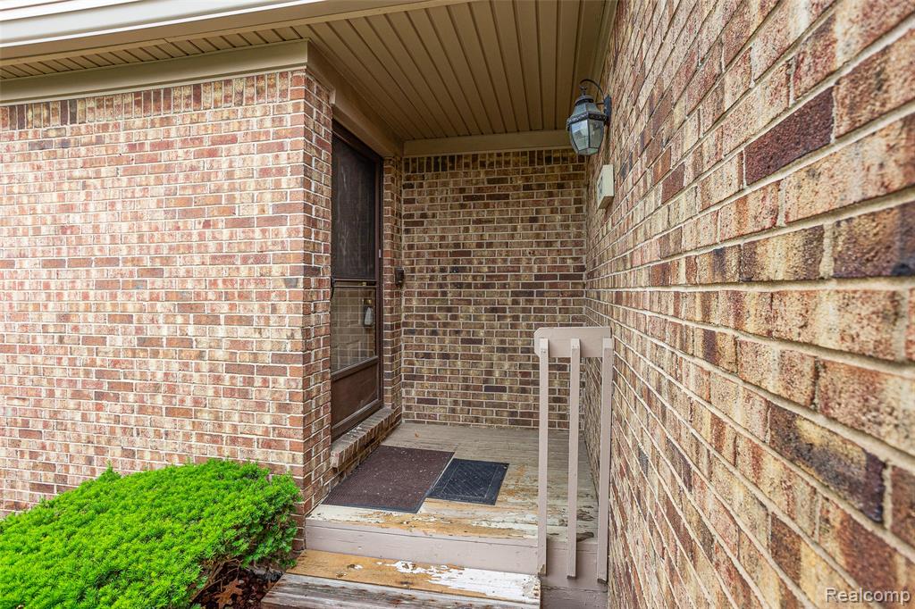 7147 Elmhurst, West Bloomfield, MI — Photo 35