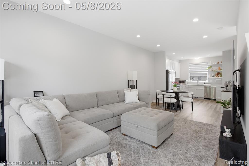 402 Jeff Keeton Drive, Hazel Park, MI 48030 — Photo 11