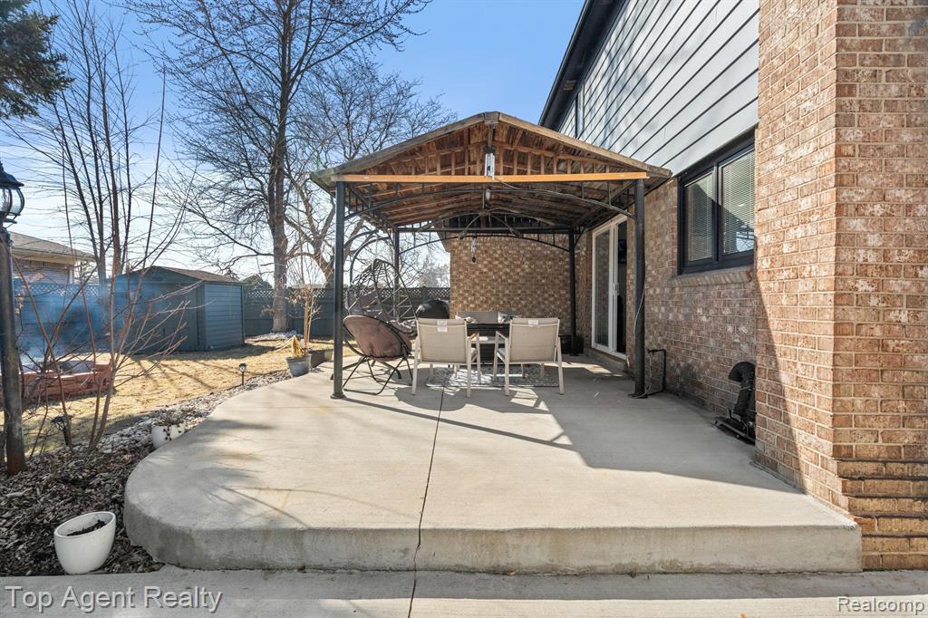 4238 GLOUCESTER Drive, Sterling Heights, MI 48310 — Photo 31