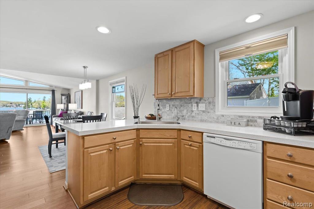 6521 HARTWOOD Drive, Fenton, MI 48430 — Photo 19