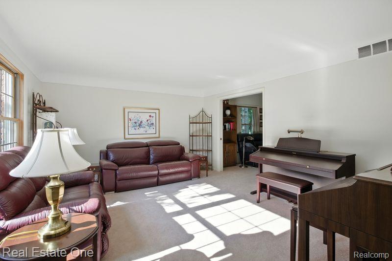 604 Longford Drive, Rochester Hills, MI 48309 — Photo 6