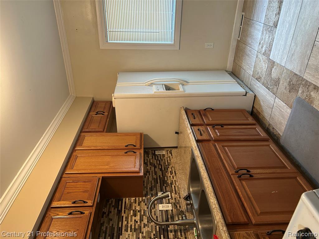 661 4th Avenue, Pontiac, MI 48340 — Photo 7