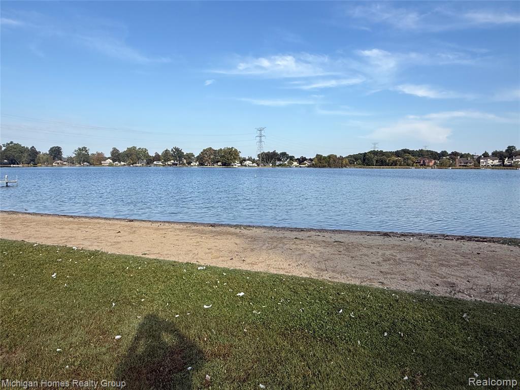 2910 Loon Drive, Wixom, MI — Photo 16