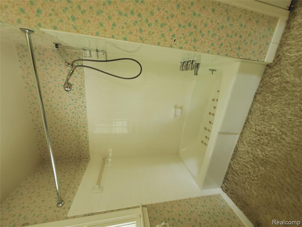 8276 Appleway Drive, Grand Blanc, MI 48439 — Photo 39