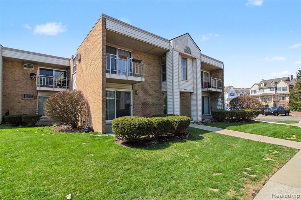 1611 Cass Lake RD Road, C, Keego Harbor, MI 48320 — Photo 3