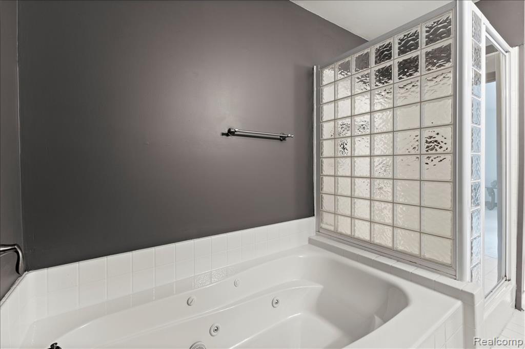 1775 Woodland Avenue, Sylvan Lake, MI 48320 — Photo 20