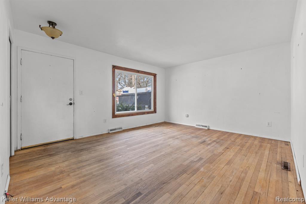 8735 Ringwood Drive, Commerce Twp, MI 48382 — Photo 6
