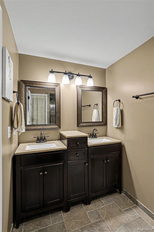 6433 Woodcrest Ridge, Clarkston, MI — Photo 20