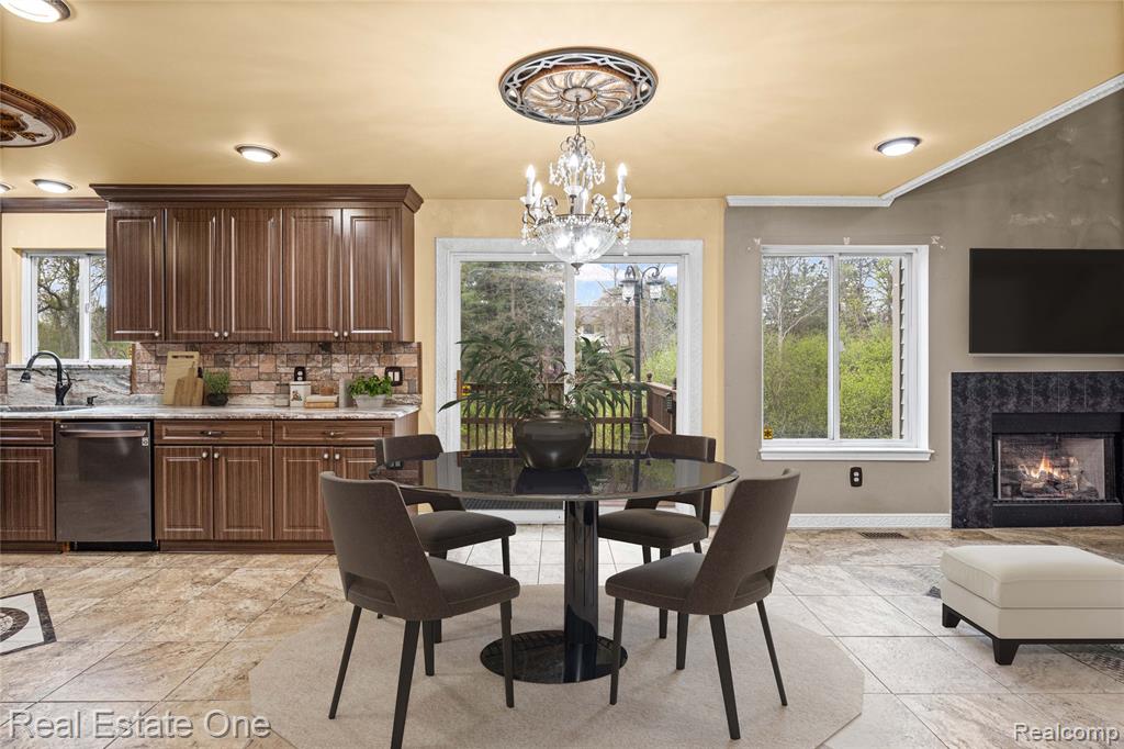 7295 W Maple Road, West Bloomfield, MI — Photo 6
