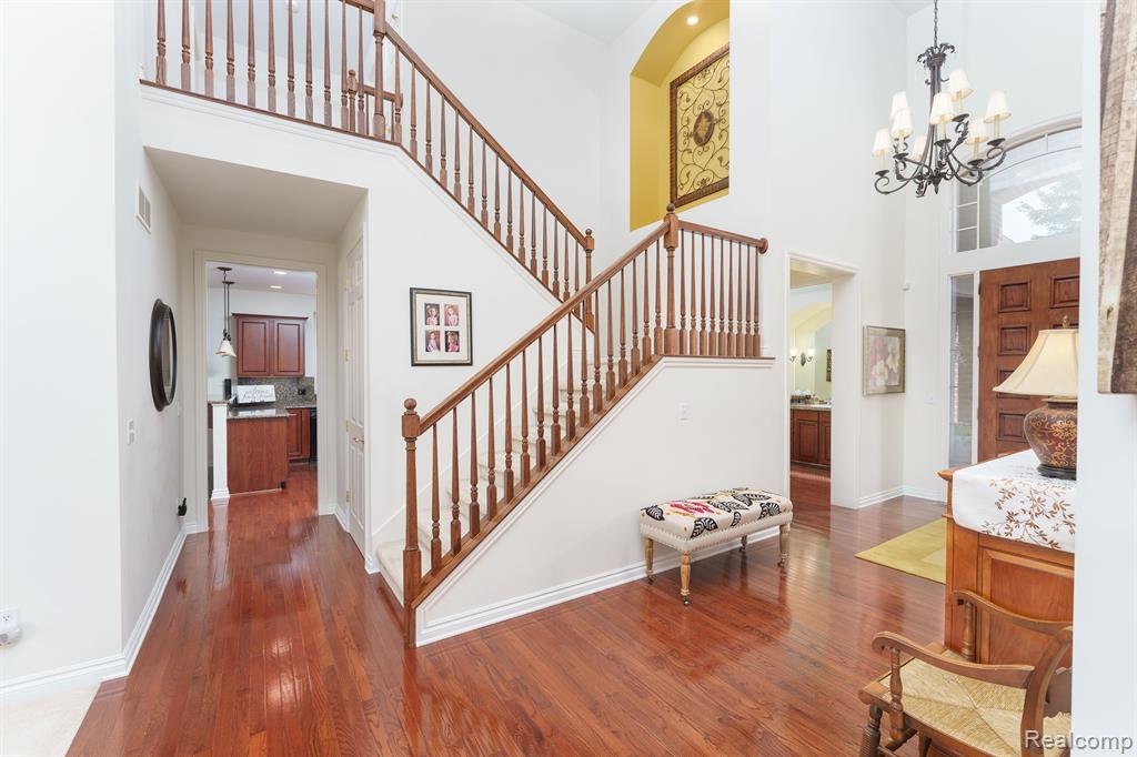10769 CLIFFVIEW Drive, South Lyon, MI 48178 — Photo 8
