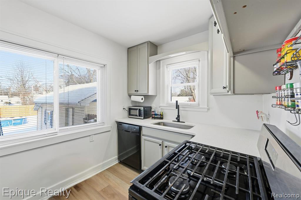 6080 Northrup Drive, Waterford, MI 48329 — Photo 16