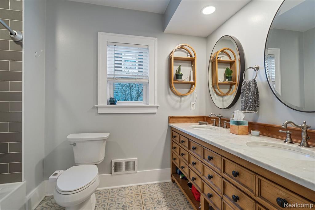 700 W Cambourne Street, Ferndale, MI 48220 — Photo 11