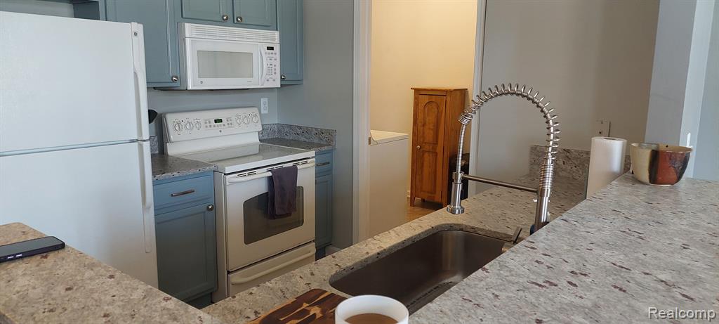 522 RED OAK, Walled Lake, MI 48390 — Photo 7