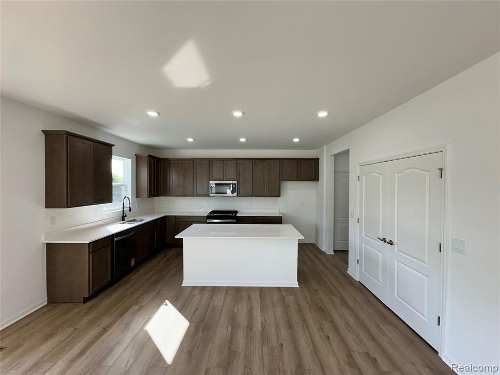 4881 Marquette Drive, Milford, MI 48381 — Photo 2