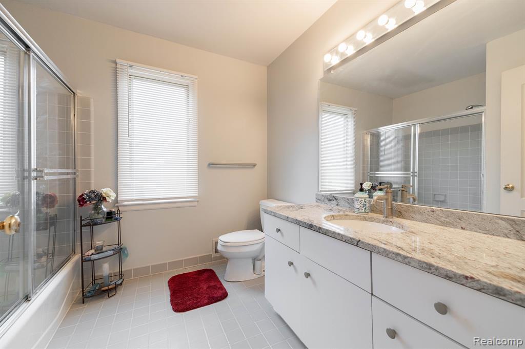 4599 RAVINE Drive, Bloomfield Hills, MI 48301 — Photo 32