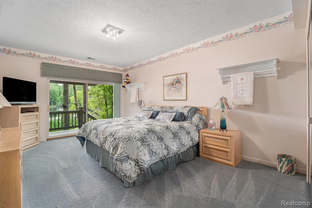 4825 Mirror Lake Drive, West Bloomfield, MI 48323 — Photo 24