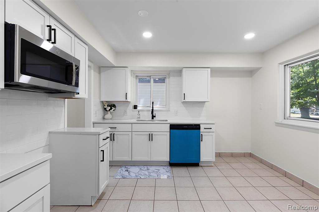 4455 Hipp Street, Dearborn Heights, MI 48125 — Photo 16