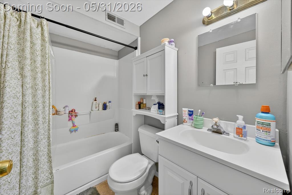 39700 Manor Drive, 10, Harrison Township, MI — Photo 26