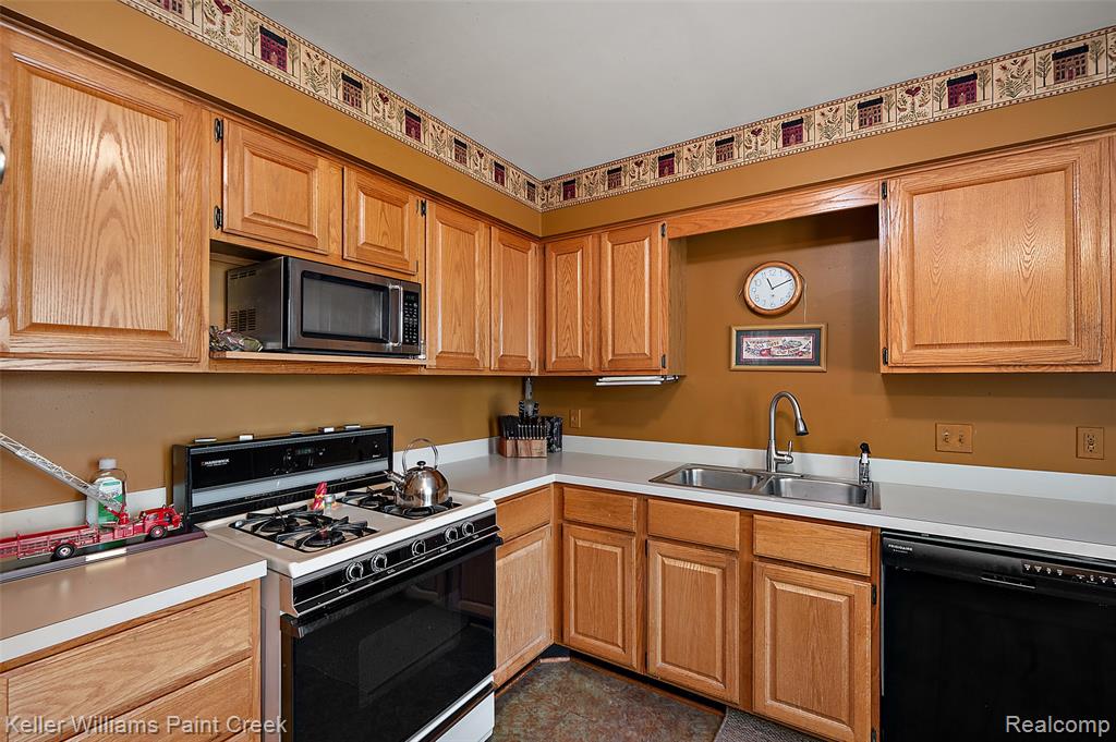 436 Orchard Street, Wyandotte, MI 48192 — Photo 17