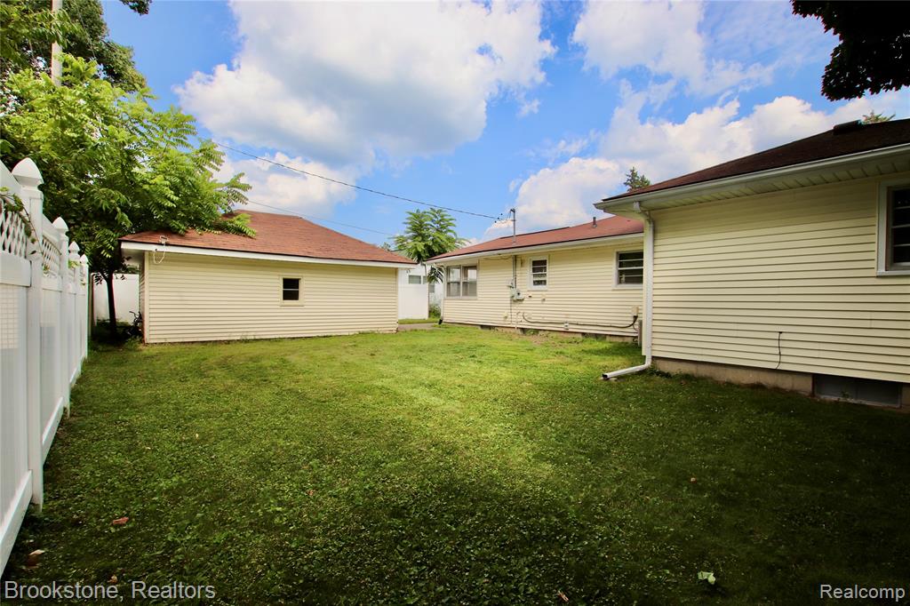 621 Forest Drive, Fenton, MI 48430 — Photo 21