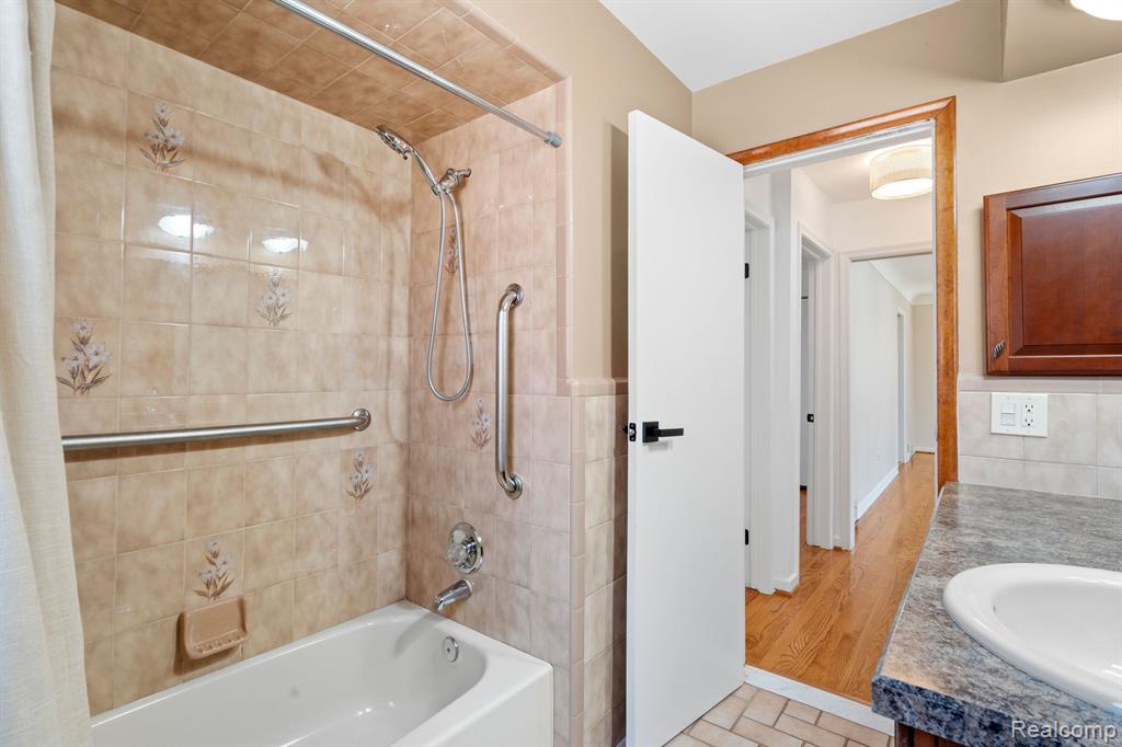 8540 ARNOLD Street, Dearborn Heights, MI 48127 — Photo 25