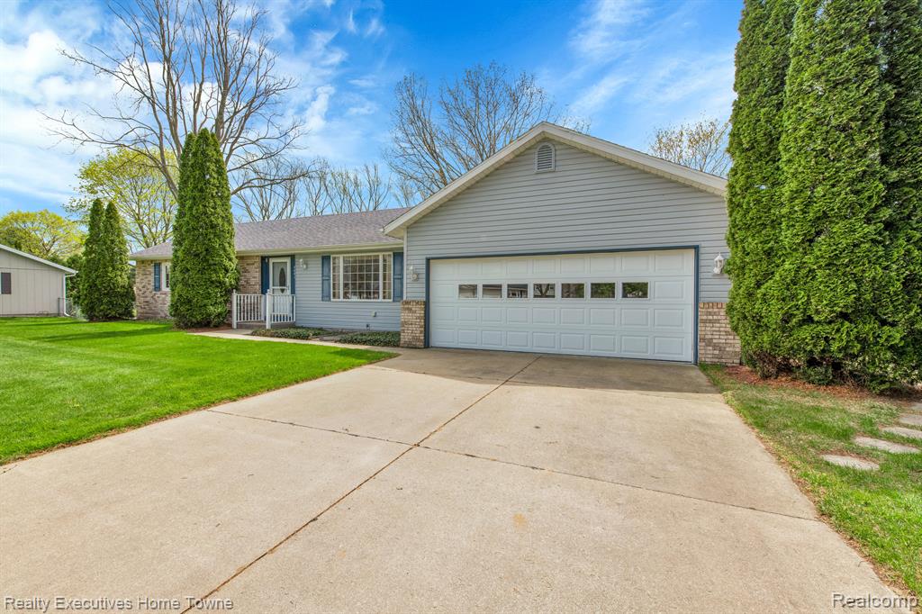 4681 BUCKINGHAM Drive, Port Huron, MI 48060 — Photo 24