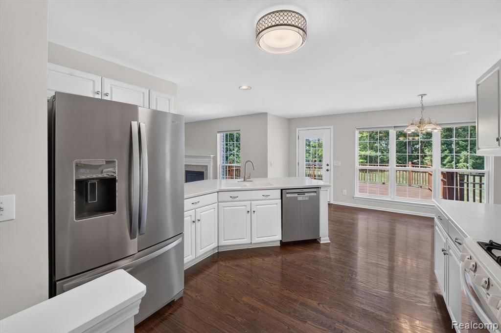 4895 Greenview Drive, Commerce Twp, MI 48382 — Photo 15