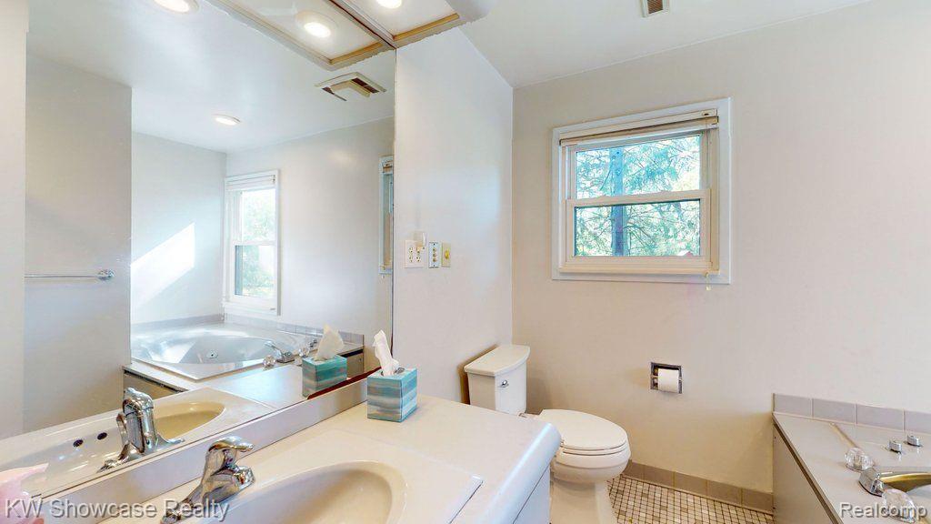 574 YOUNG Road, White Lake, MI 48383 — Photo 19