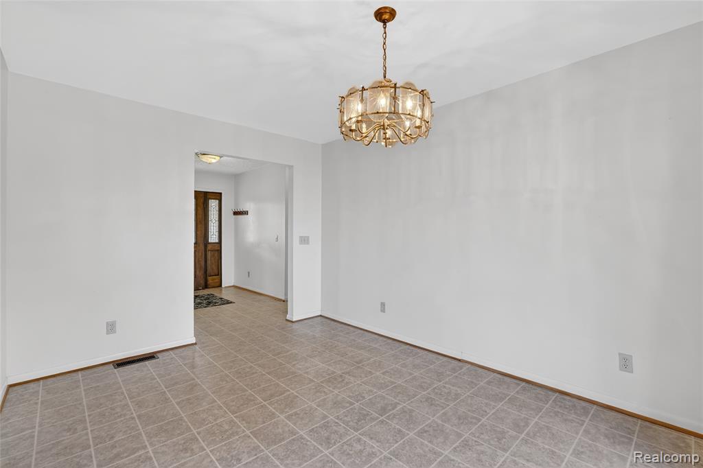 10960 Heather Lane, Whitmore Lake, MI 48189 — Photo 9