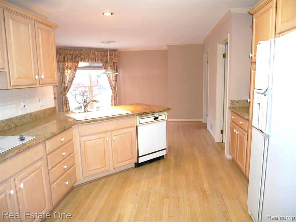 7383 SIMSBURY Drive, West Bloomfield, MI — Photo 19