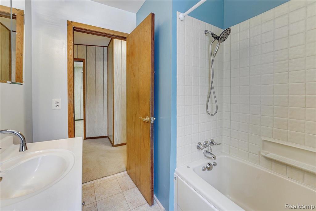 46630 HULING Street, Utica, MI 48317 — Photo 32