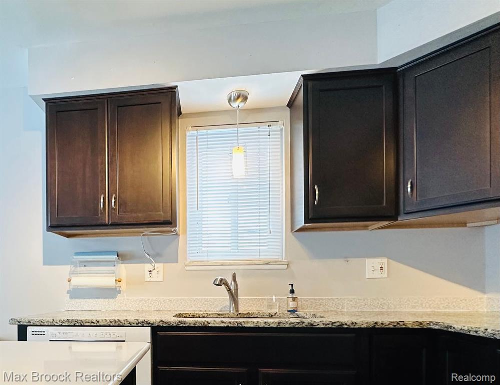 100 W HICKORY GROVE Road, D1, Bloomfield Hills, MI 48304 — Photo 8