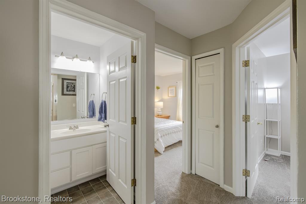 5039 Auker Drive, Grand Blanc, MI 48507 — Photo 17