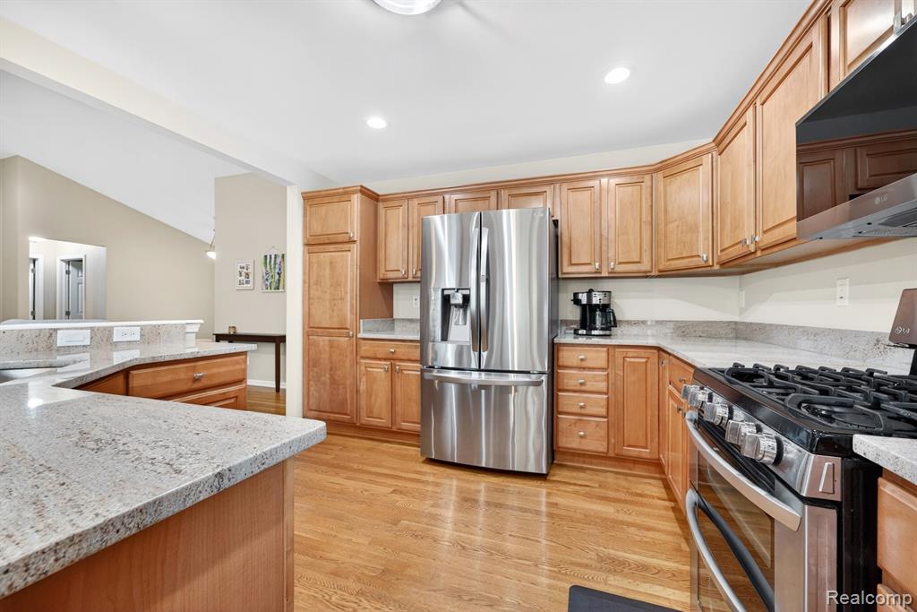 25820 Timber Creek Lane, Flat Rock, MI 48134 — Photo 10