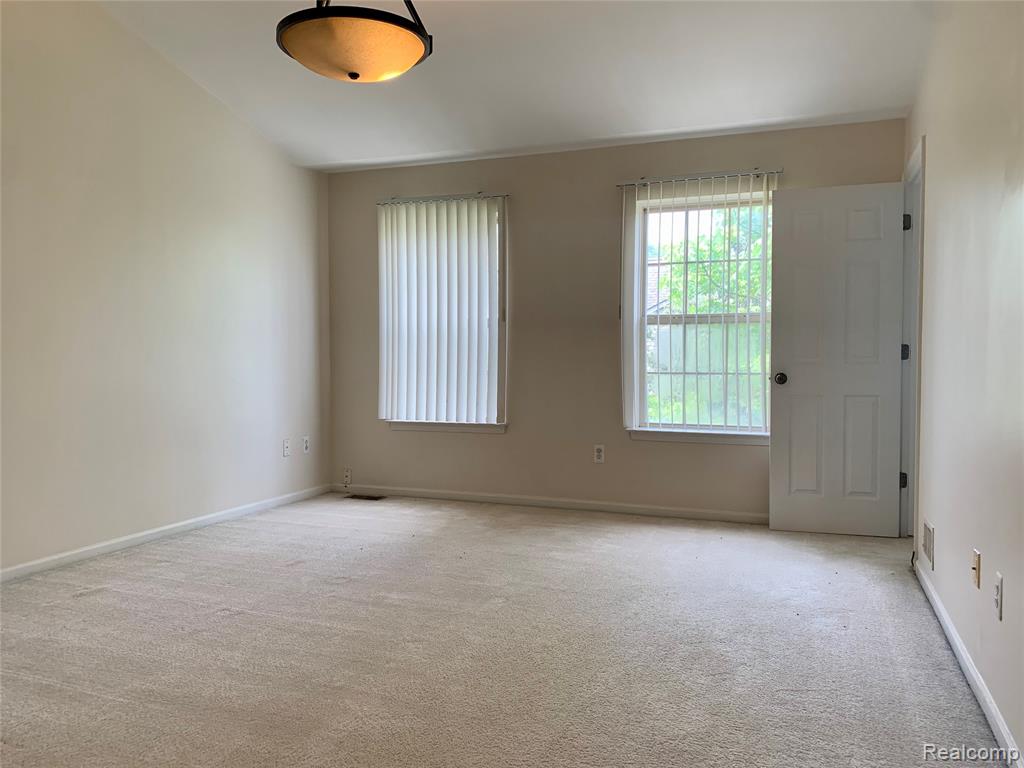 40971 N MAPLEWOOD Drive, Canton, MI 48187 — Photo 10