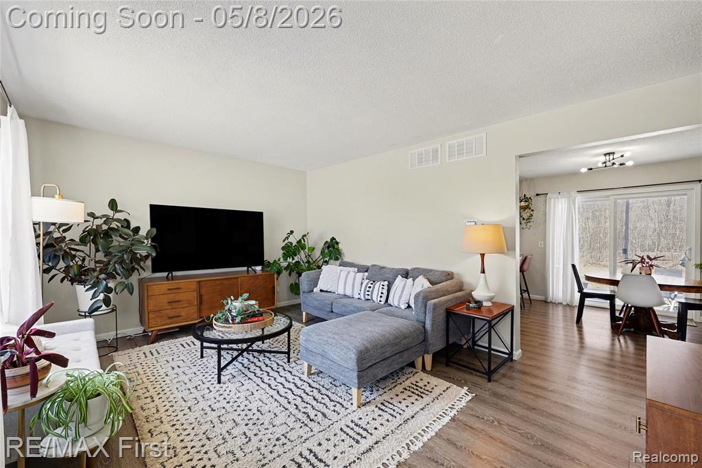 690 Montana Street, Marysville, MI 48040 — Photo 6