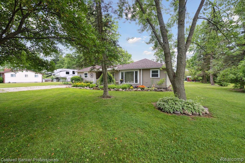 6479 W Court Street, Flint, MI 48532 — Photo 25