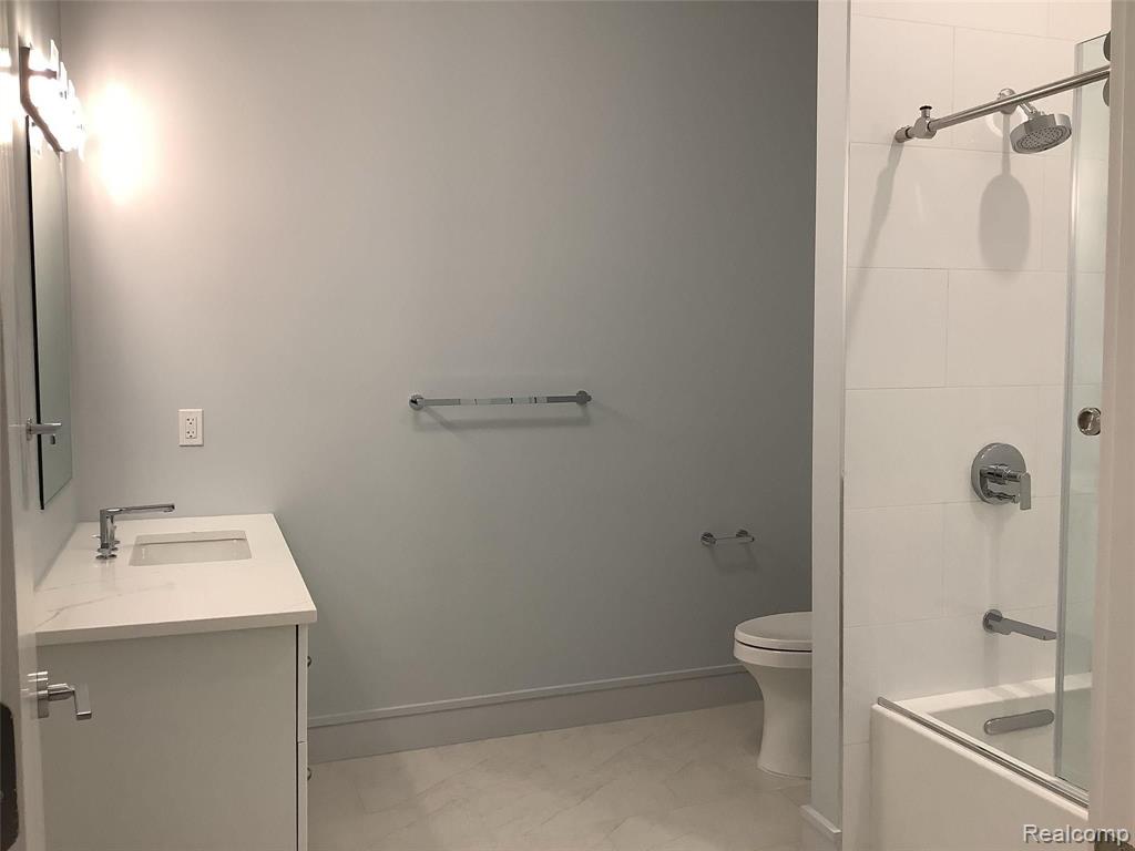 856 N N OLD WOODWARD AVE Unit 202 Avenue, Birmingham, MI 48009 — Photo 2