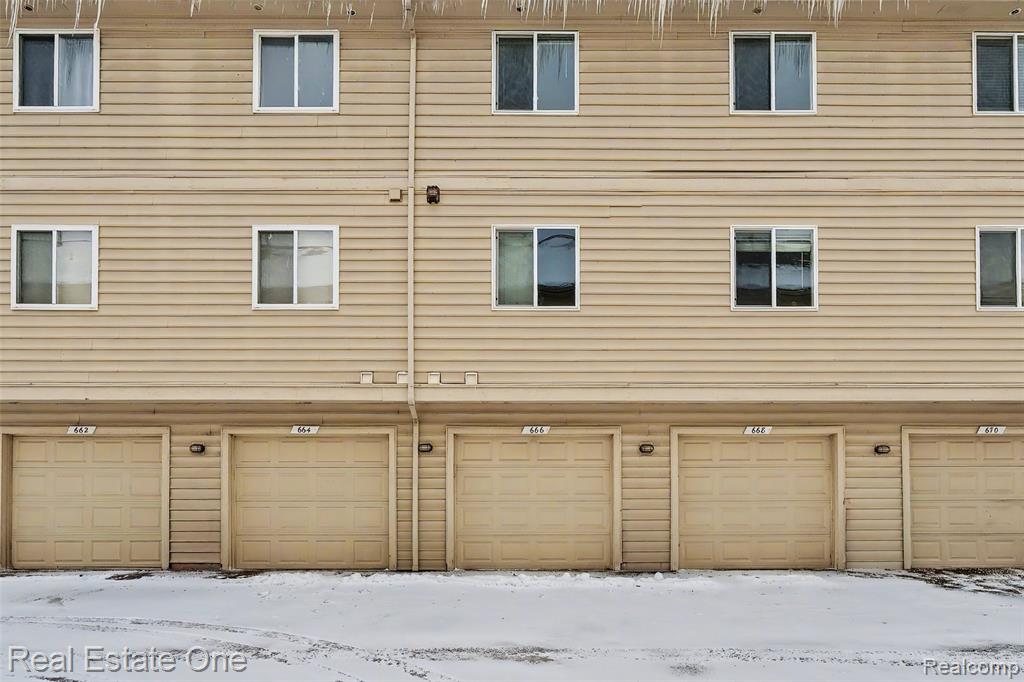 666 Lydia Lane, Pontiac, MI 48341 — Photo 32