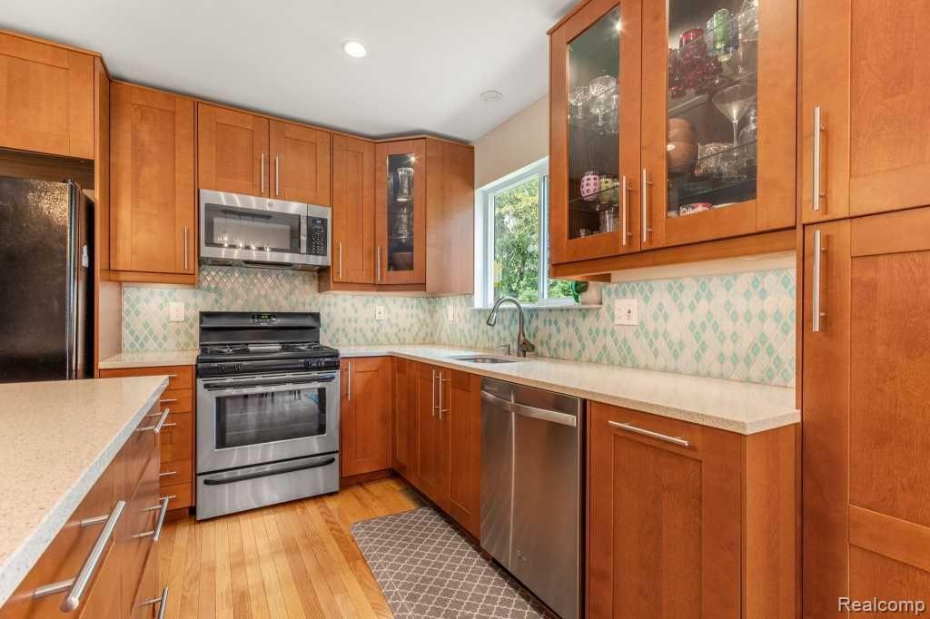 369 LARKSPUR Street, Ann Arbor, MI 48105 — Photo 15