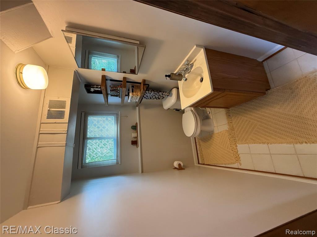 857 Panorama Drive, Milford, MI 48381 — Photo 16