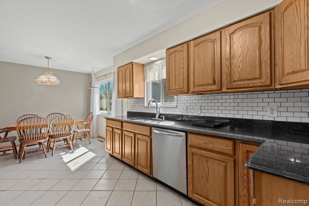 7242 HOUGHTON Drive, Davison, MI 48423 — Photo 6