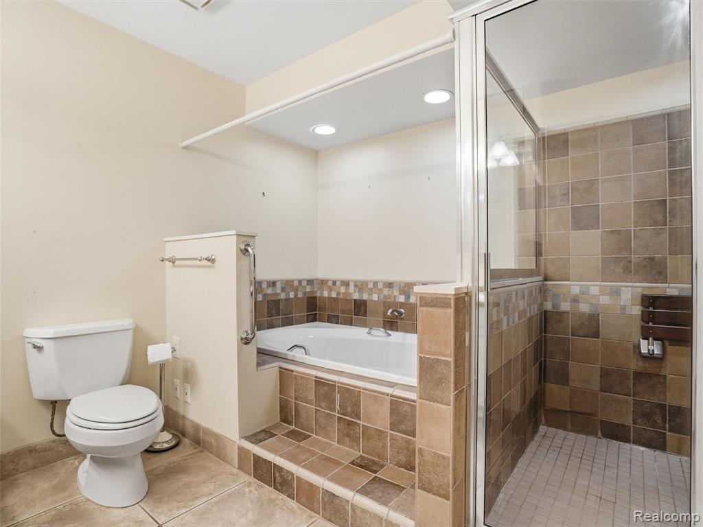 426 Oak Run Court, Royal Oak, MI 48073 — Photo 14