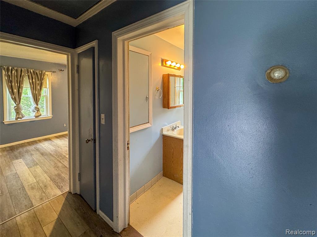 921 Venoy, Garden City, MI — Photo 18