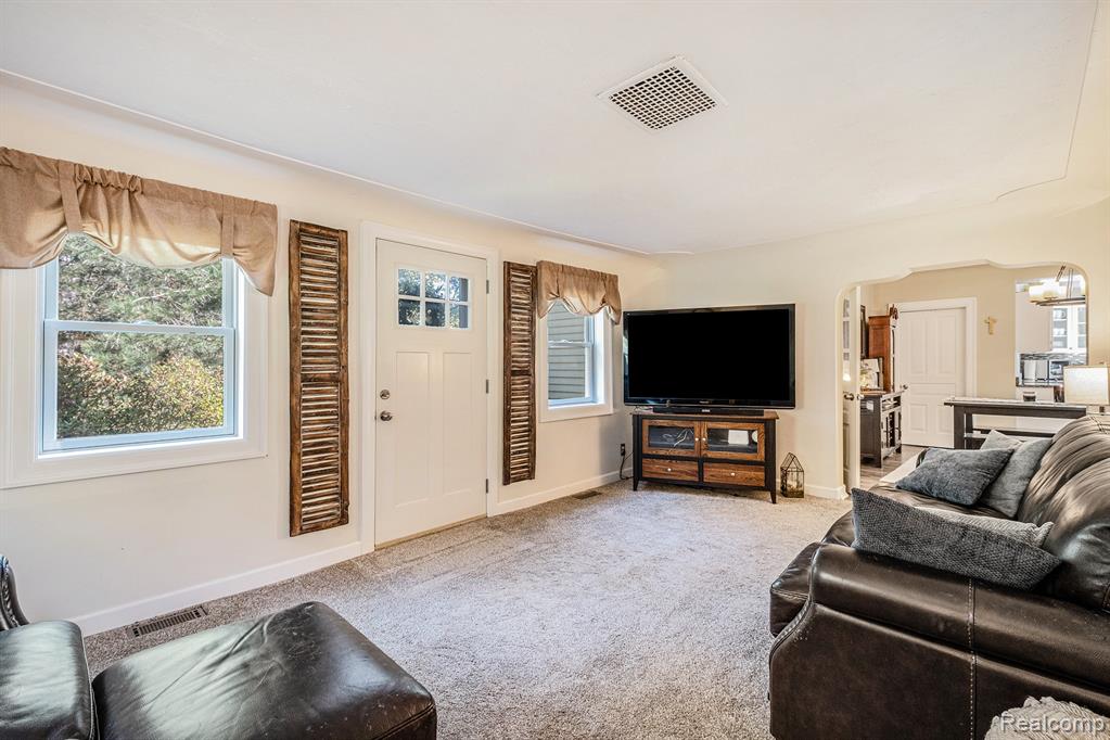 11499 Silver Lake Road, Byron, MI 48418 — Photo 10