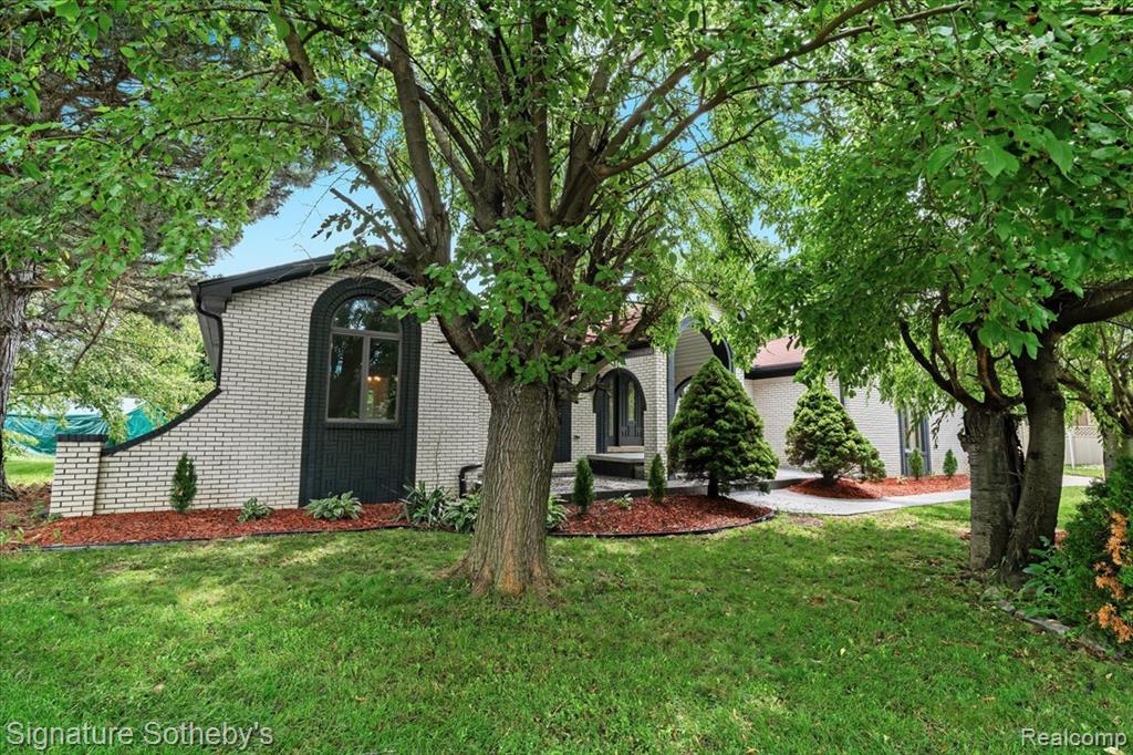 40526 Woodside Drive, Clinton Twp, MI 48038 — Photo 4