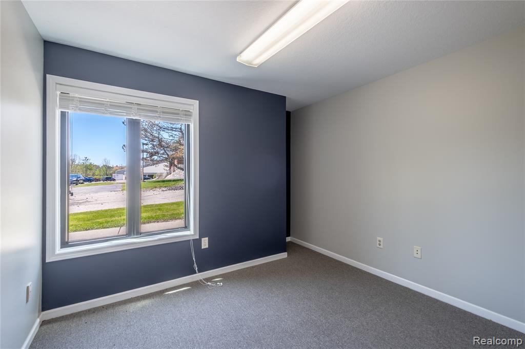 536 Perry Road, Grand Blanc, MI 48439 — Photo 10
